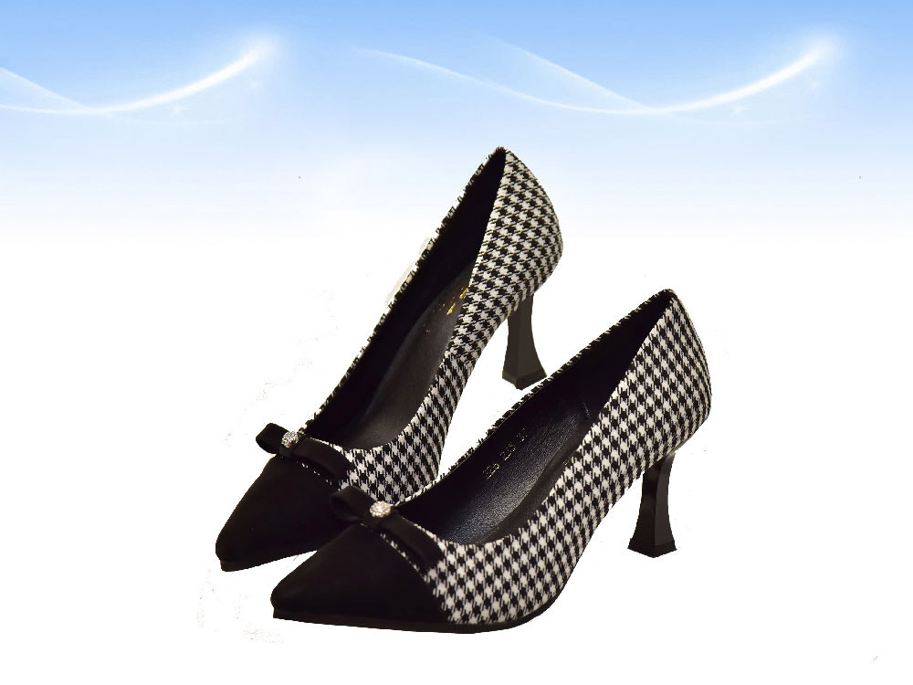 Leather shoes for women