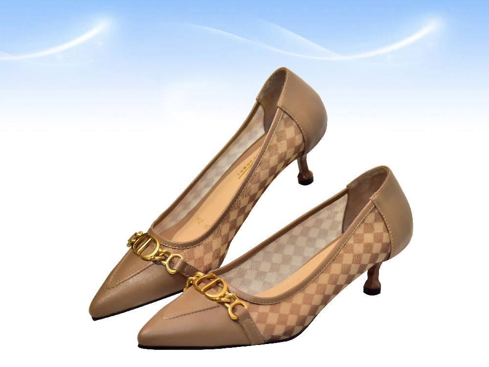 Leather shoes for women