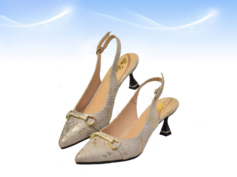 Leather shoes for women