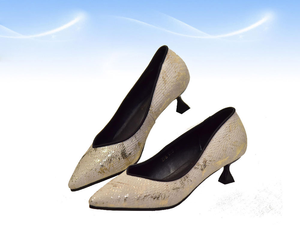 Leather shoes for women