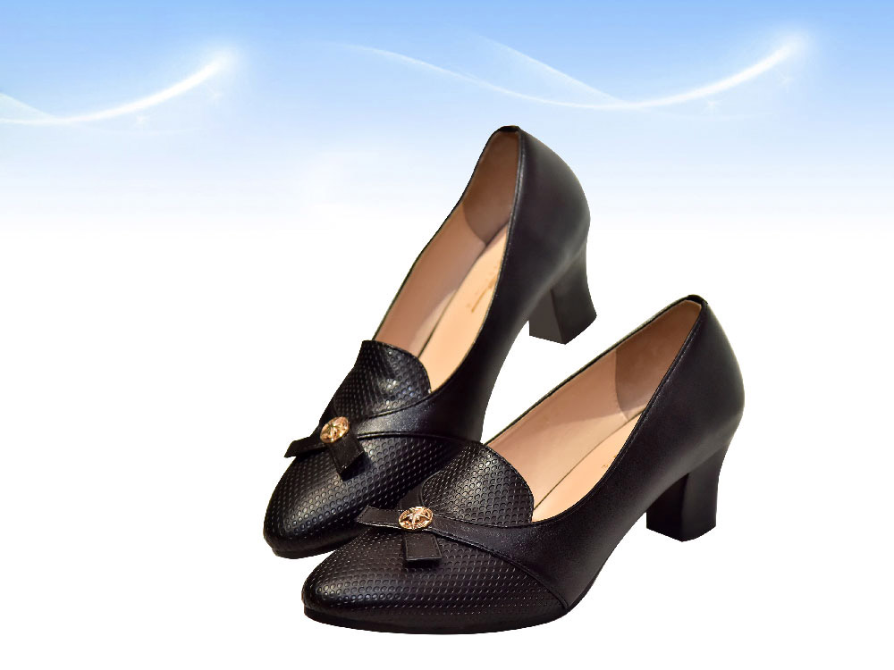 Leather shoes for women