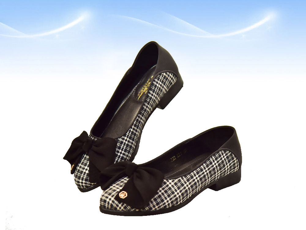 Leather shoes for women