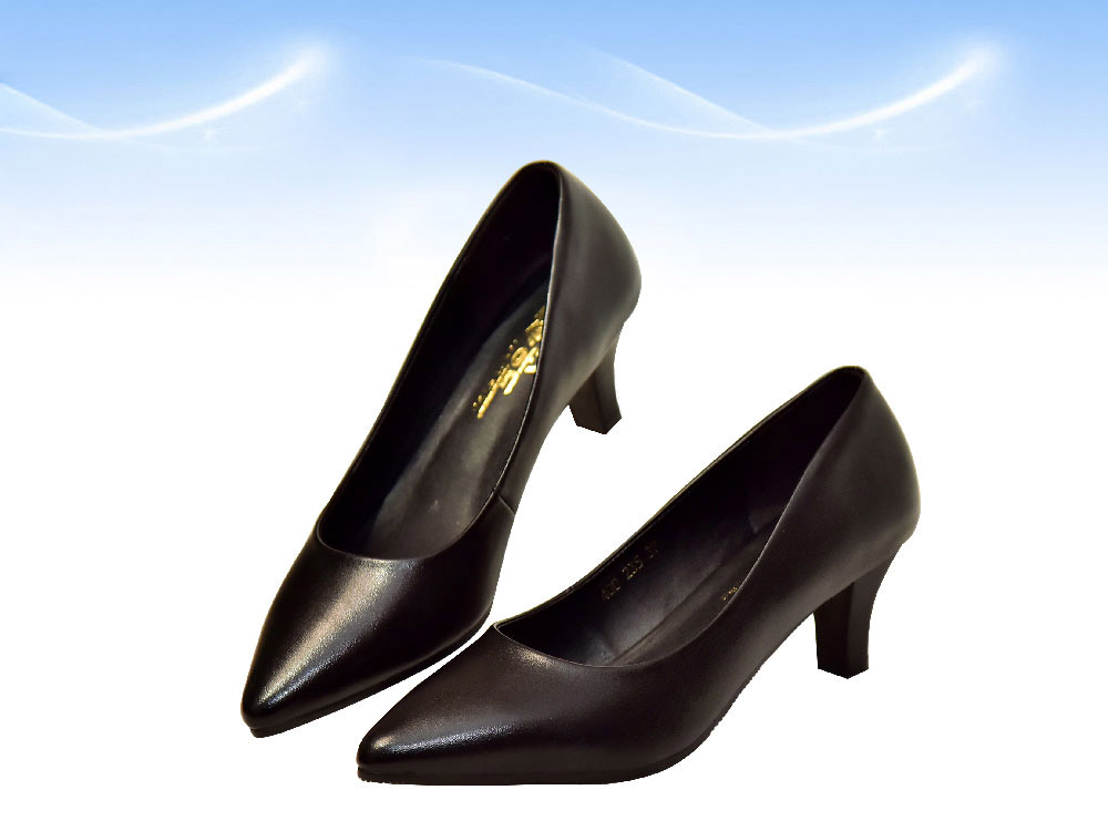 Leather shoes for women