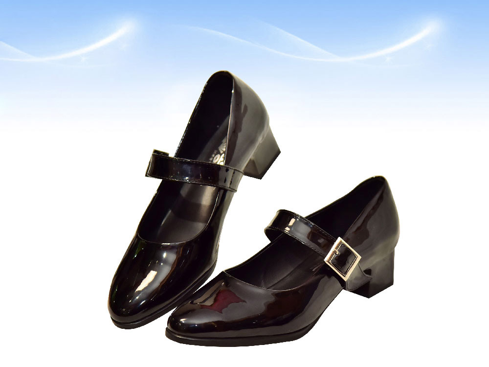 Leather shoes for women