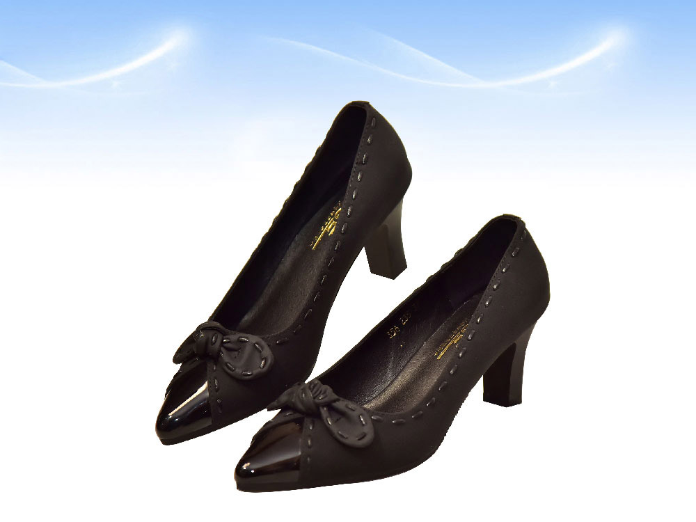 Leather shoes for women