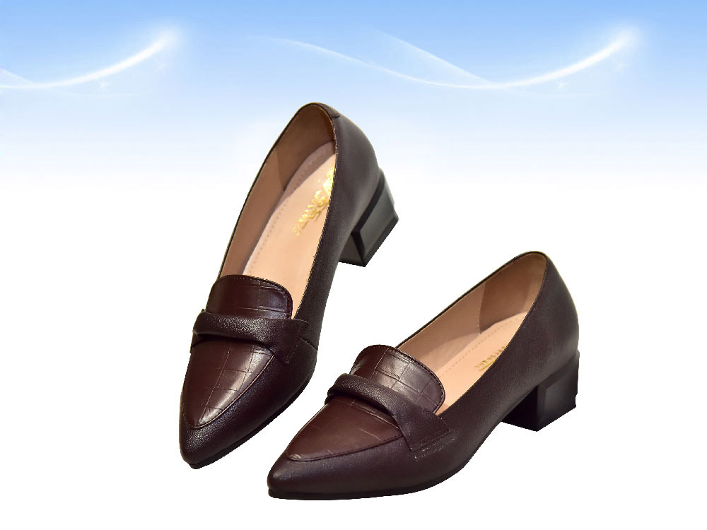 Leather shoes for women