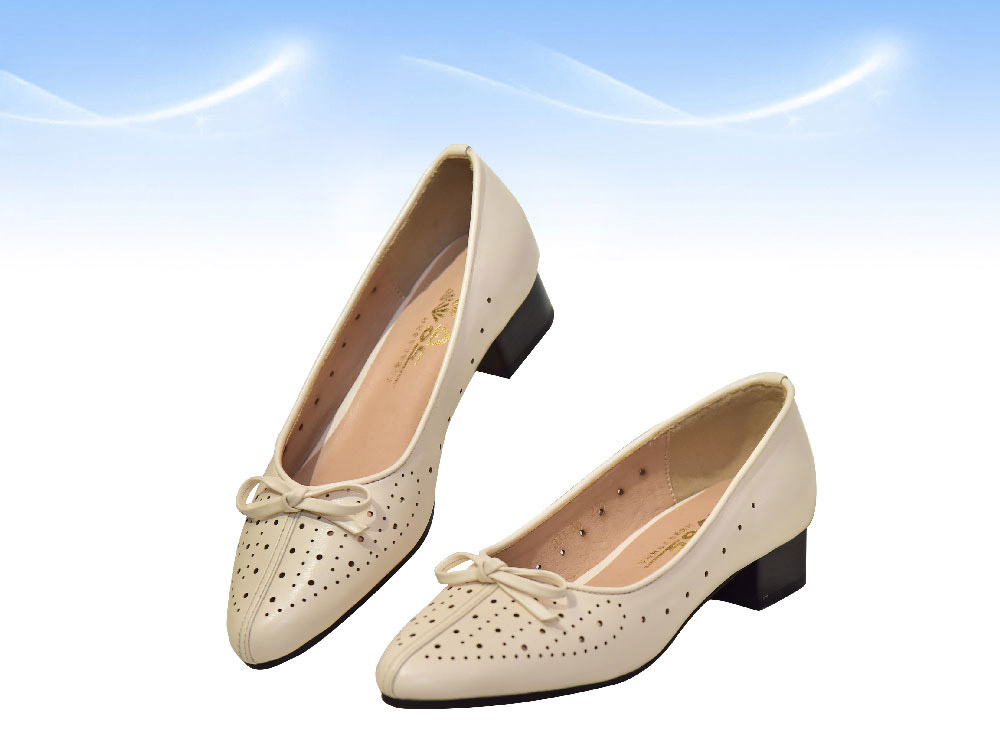 Leather shoes for women
