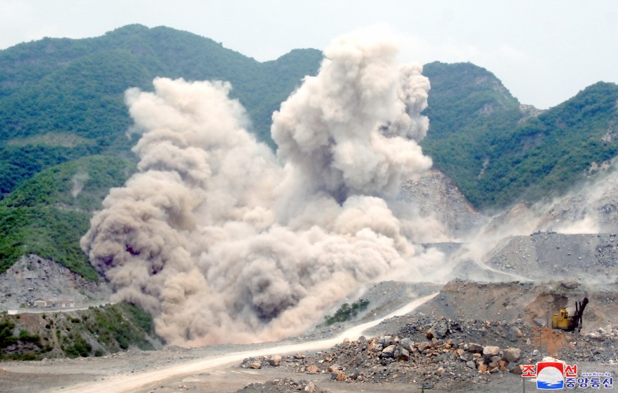 顺川石灰石矿山成功进行１７万产大爆破